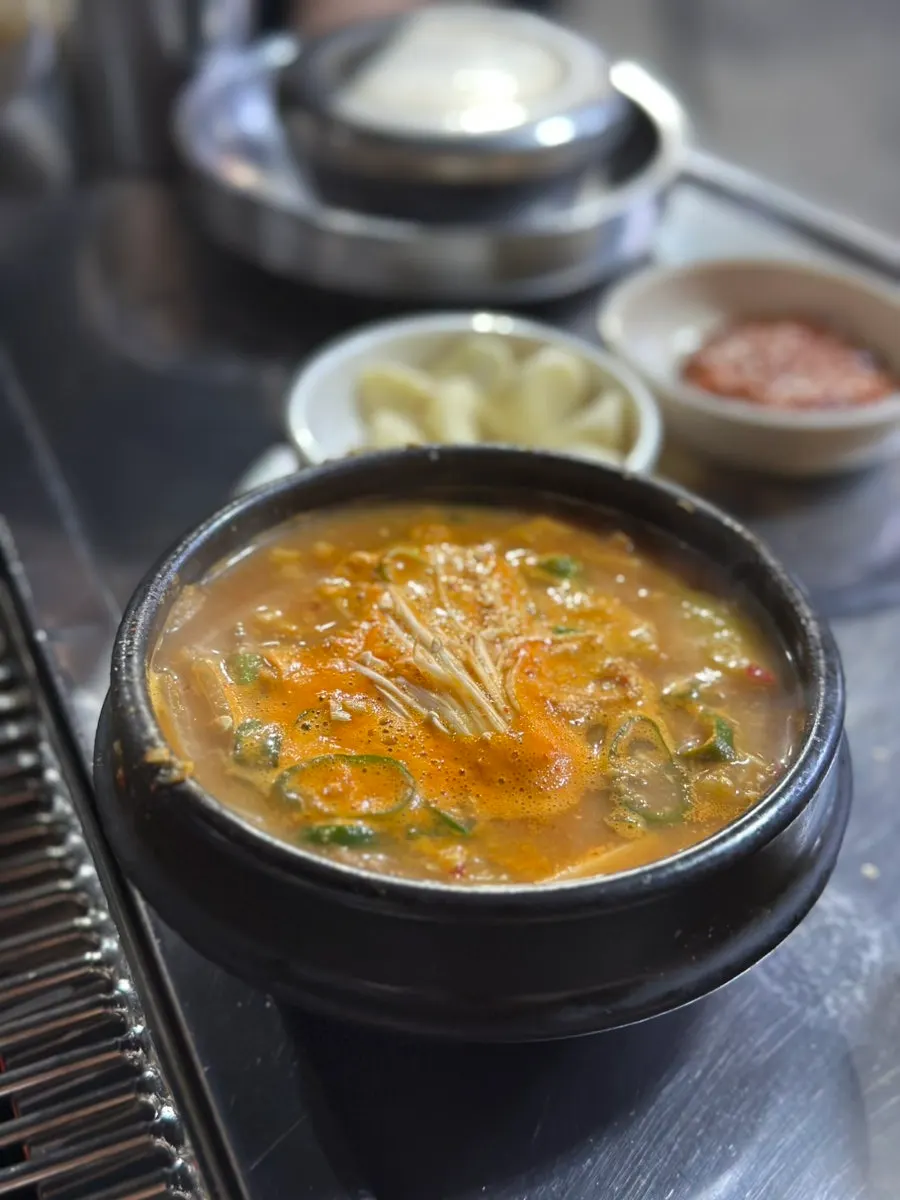 노릇하게 구워지는 삼겹살