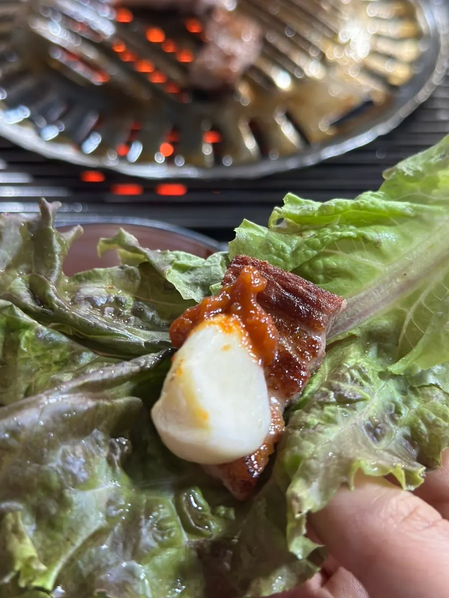 고슬고슬한 밥과 함께 먹는 삼겹살
