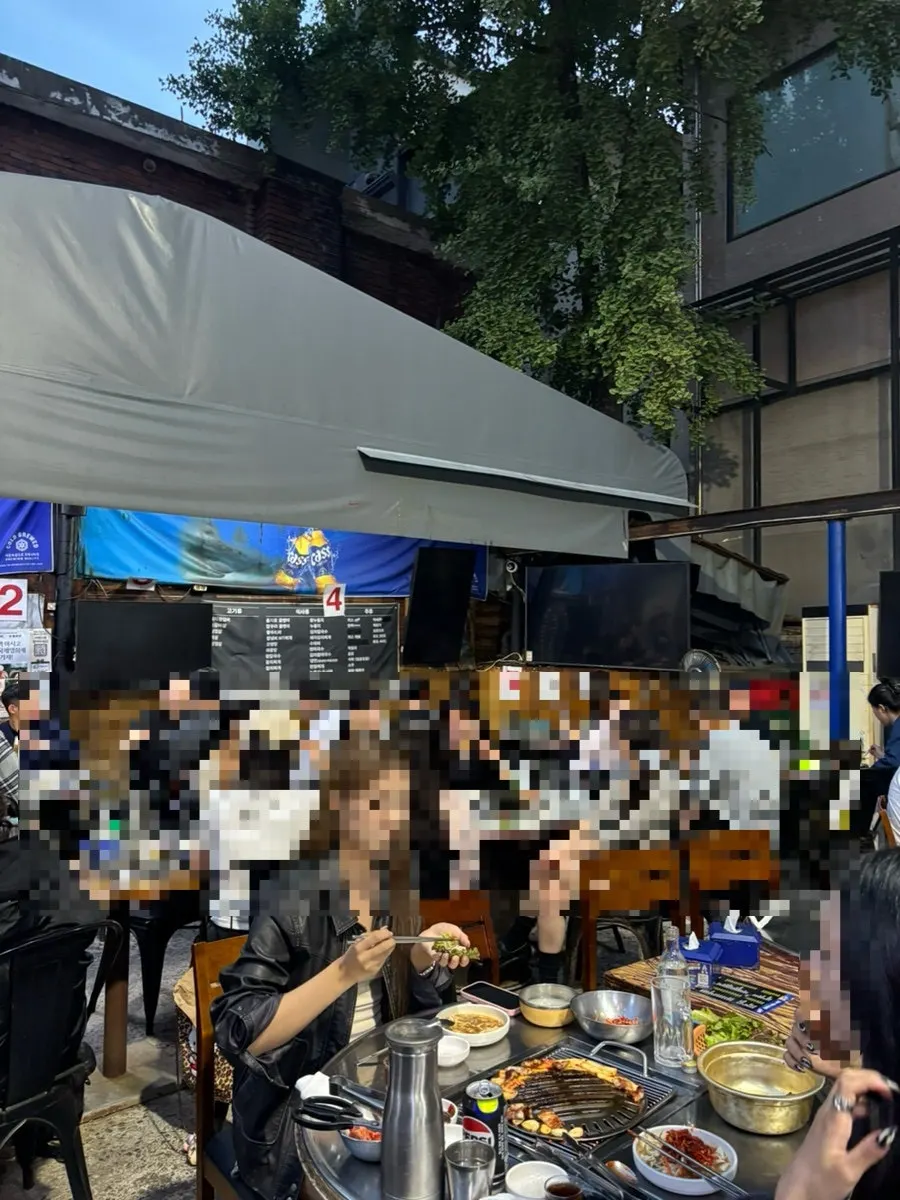 벽으로 가려진 연탄공장 야장 공간