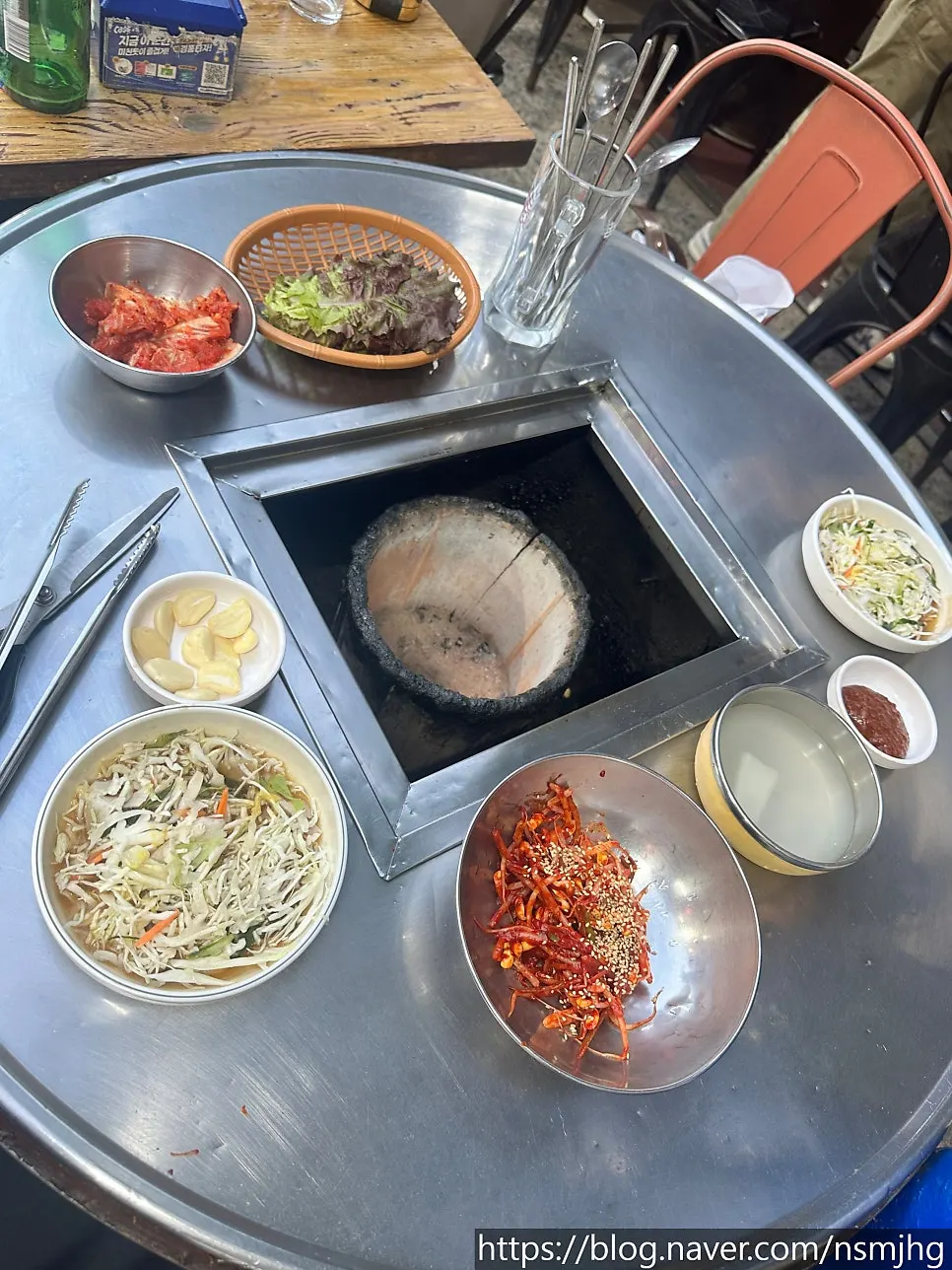 Basic side dishes: lettuce, kimchi, seasoned bean sprouts, pickled cabbage