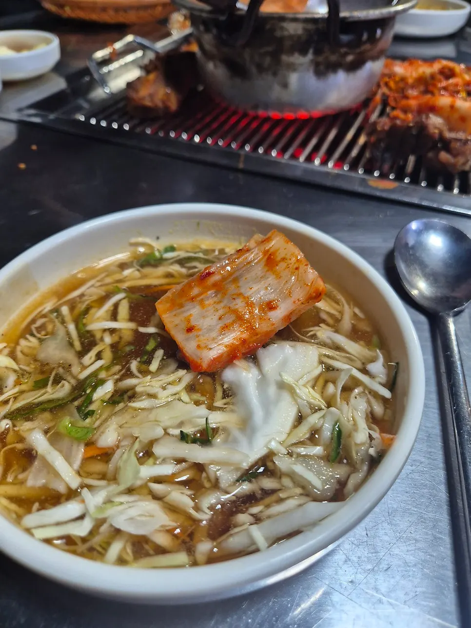 비 소식에 닫힌 야장 천장
