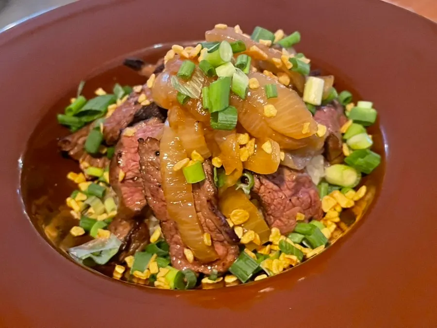 Bibimbap with steak and vegetables