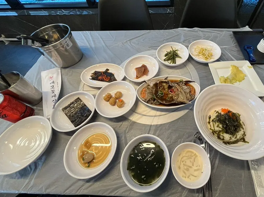 간장 양념이 배인 꽃게 조각