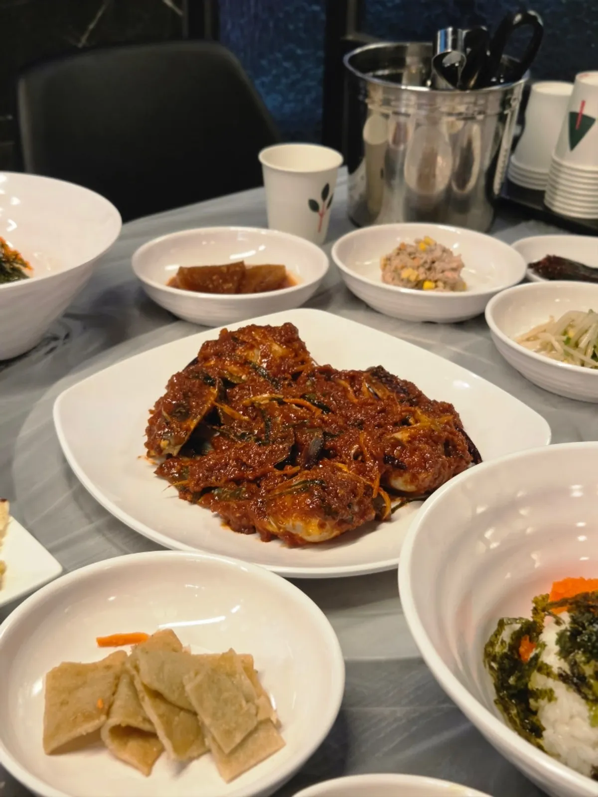 Kkotgejang picante con la carne bien llena