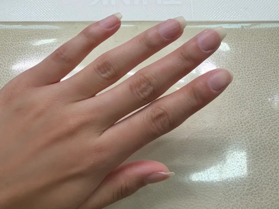 Preparing for a syrup gel one-color nail service