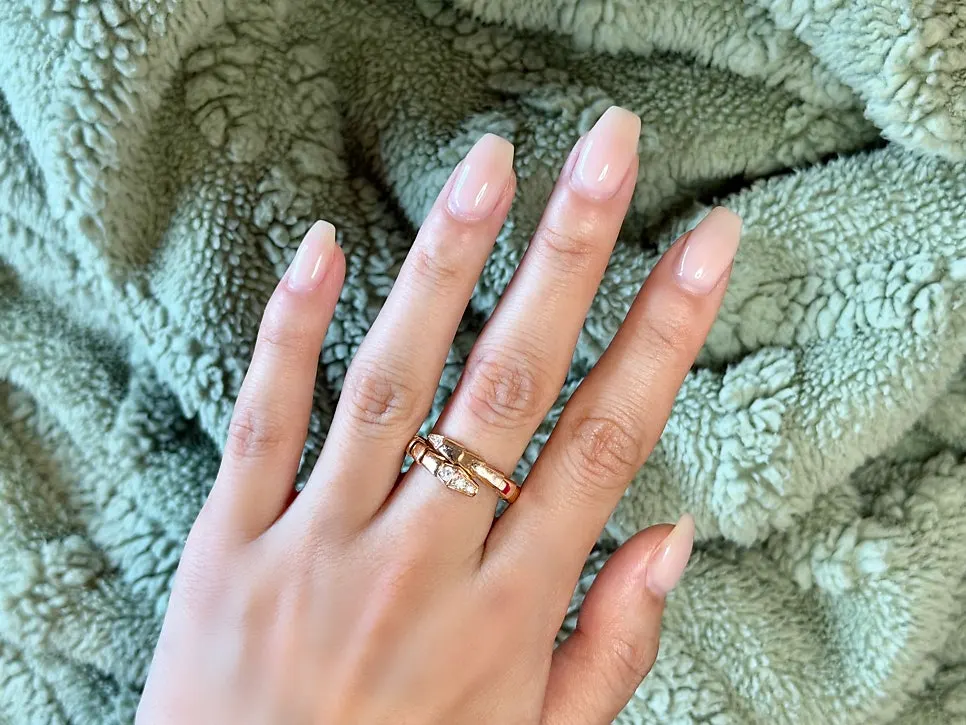 Long nails holding without lifting