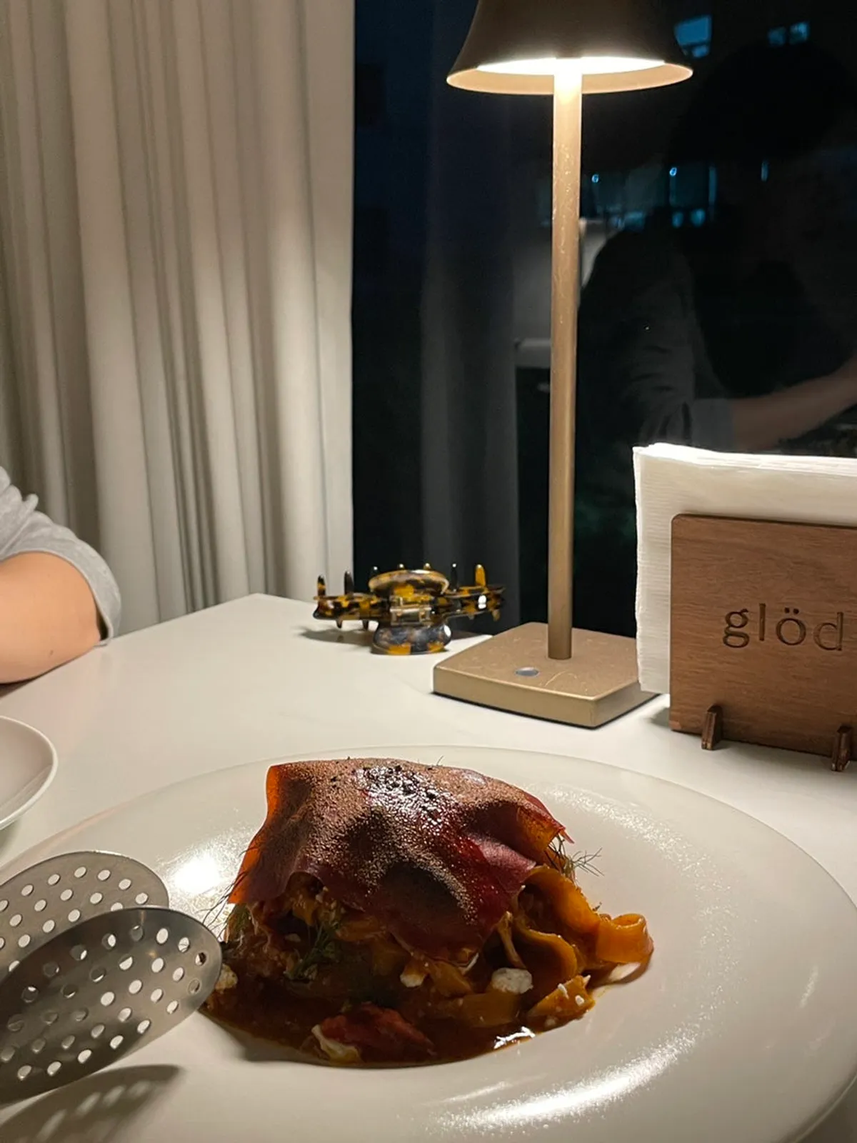 건조 토마토를 올린 파스타