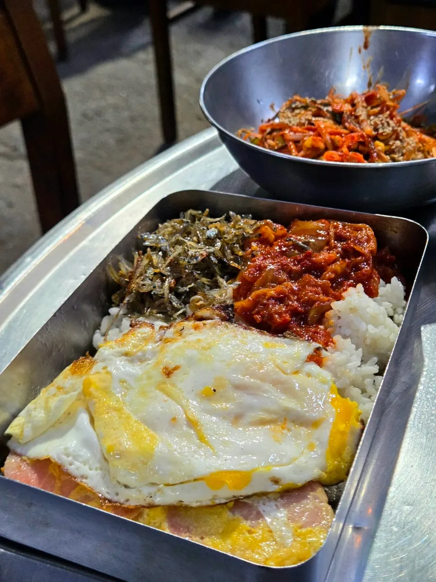 The nostalgic lunchbox ordered as a side
