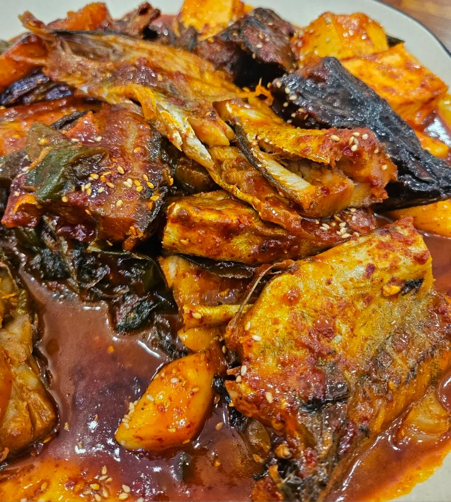 入味酱汁的鳕鱼干肉质特写
