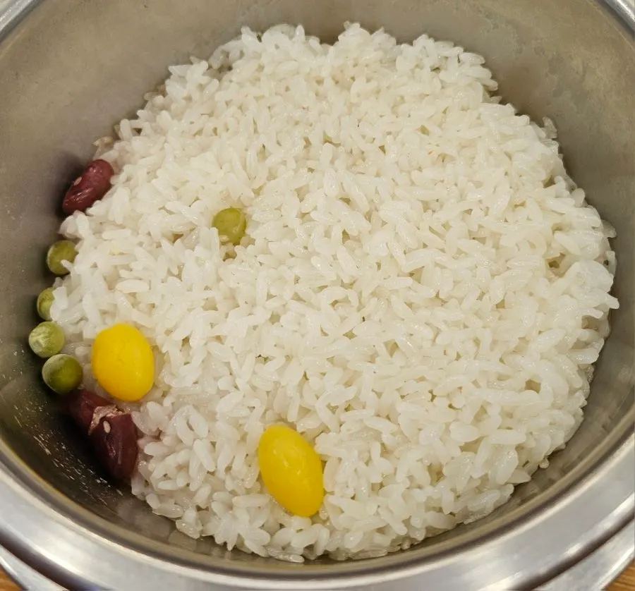 油亮松软的香米砂锅饭