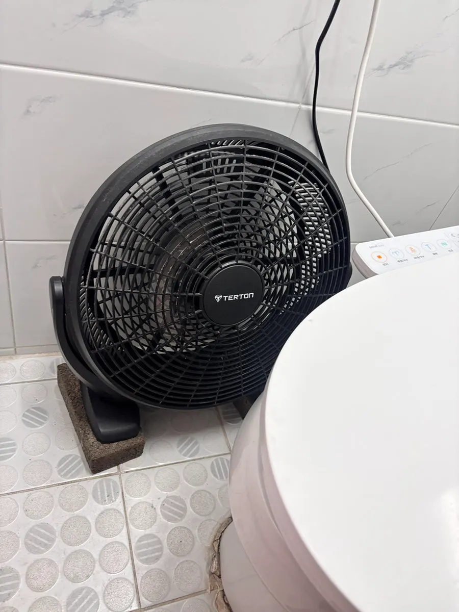 점심시간 손님이 찬 아빠찜 매장 내부
