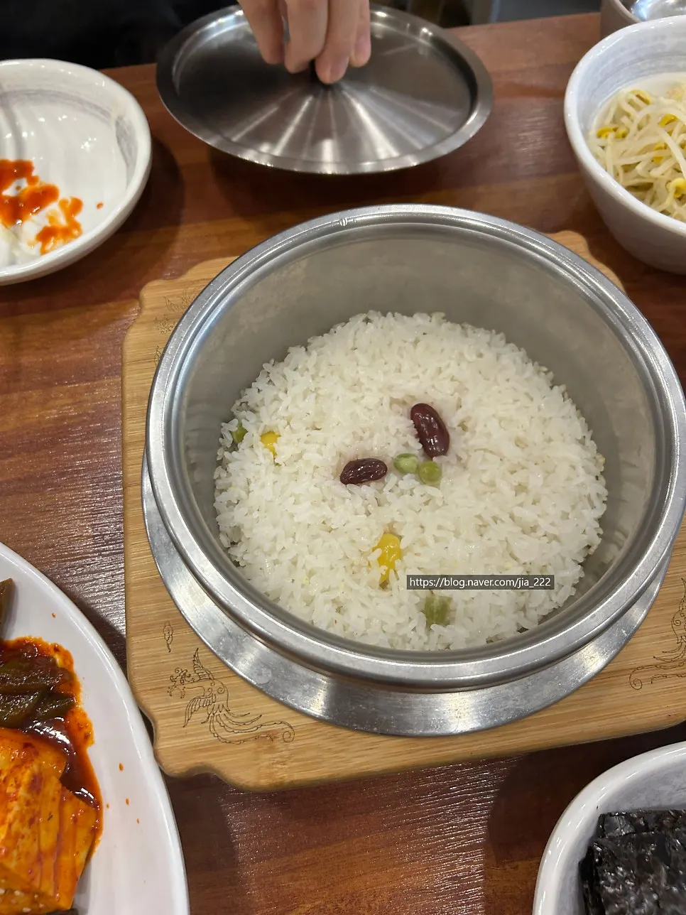 Steaming hot fragrant pot rice