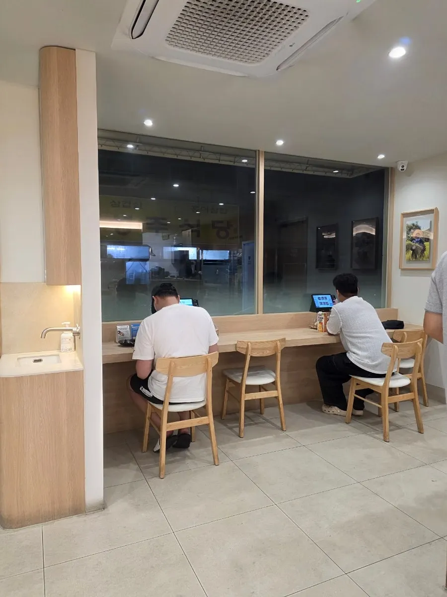 Cafe Dongi dining room during dinner hours
