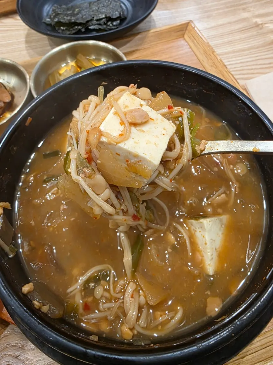 Tofu doenjang-jjigae set meal