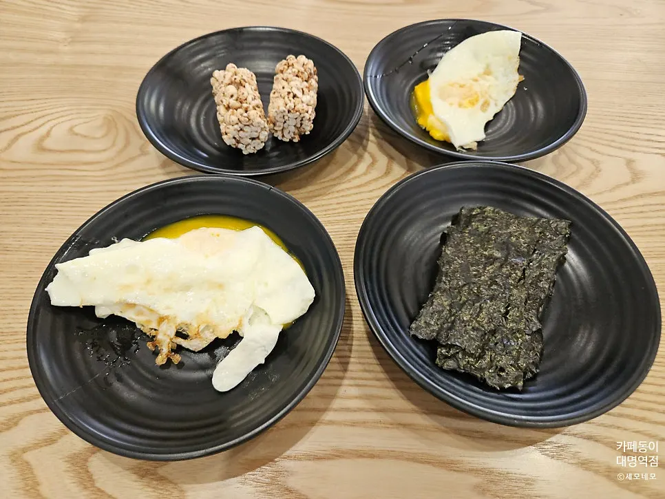 Self-bar with rice, fried egg and gim