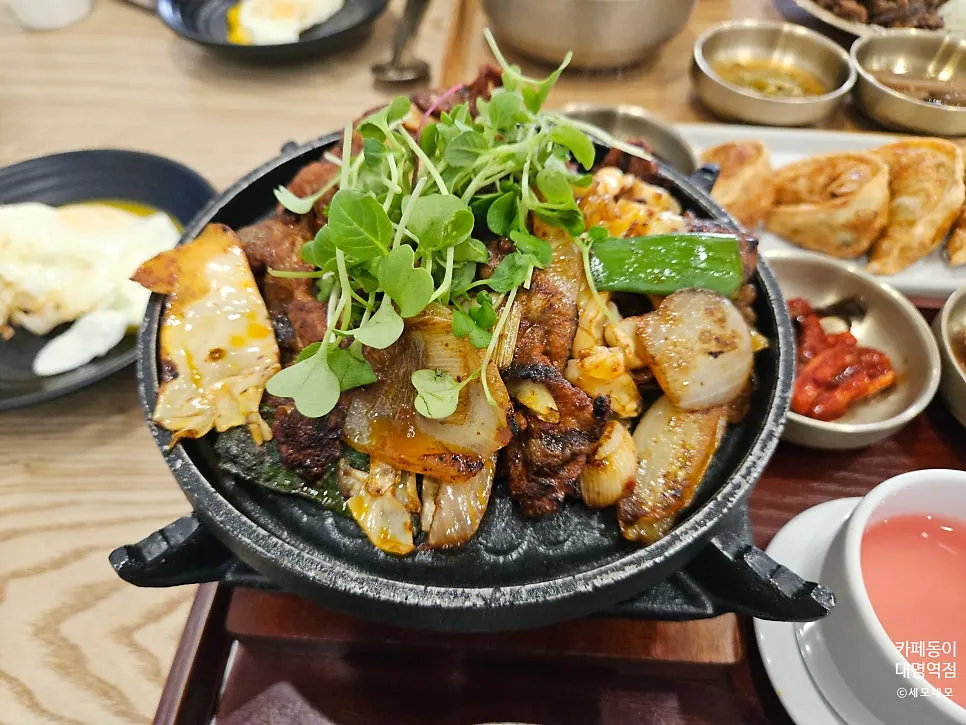 Grilled spicy pork stir-fry over the brazier