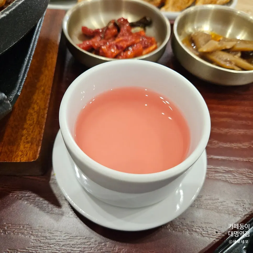 Dessert tea served after the meal