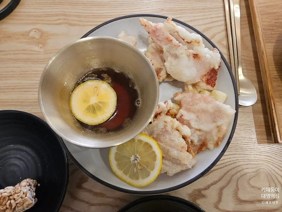 Tasting-size tangsuyuk ordered as a side