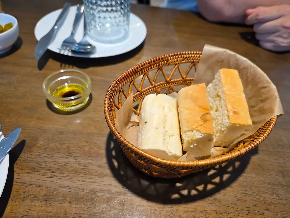 Table setting with chili seeds served for spice adjustment