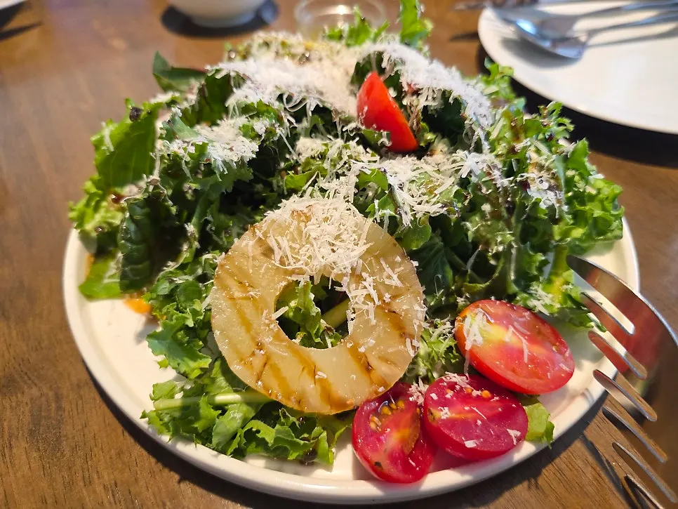 House salad at Eopu Kitchen