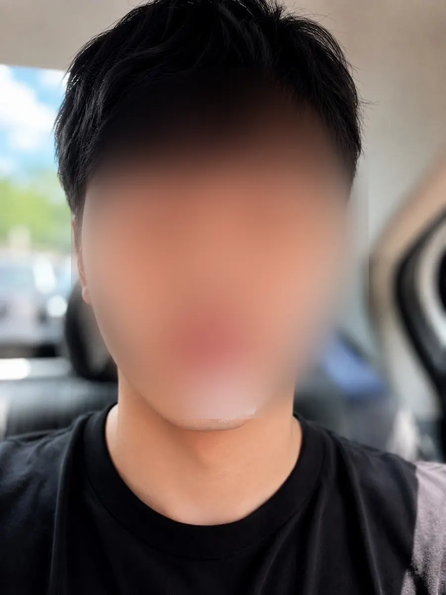 백탁 확인을 위해 바른 선크림