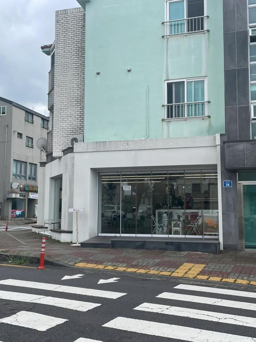아라동 글러트니커피 방문 문맥