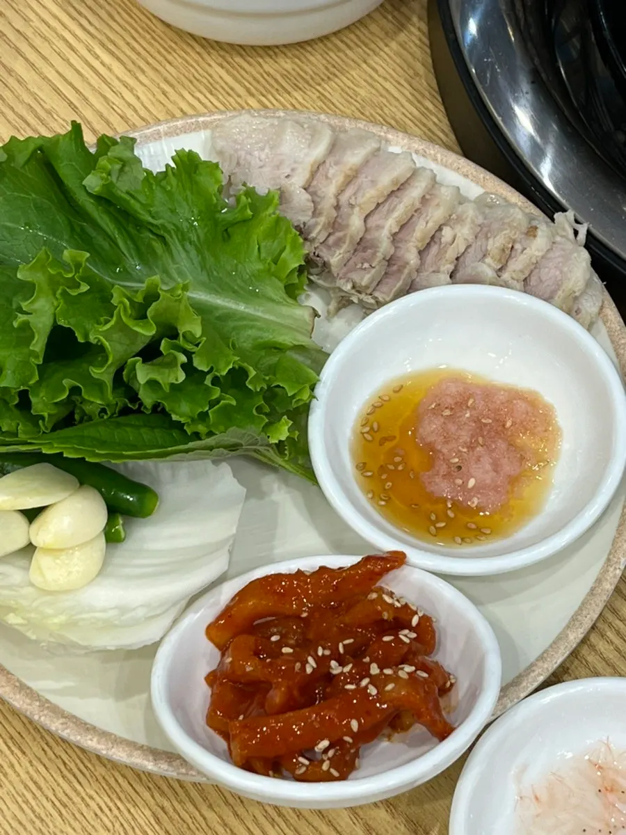 세트에 함께 나온 보쌈 수육
