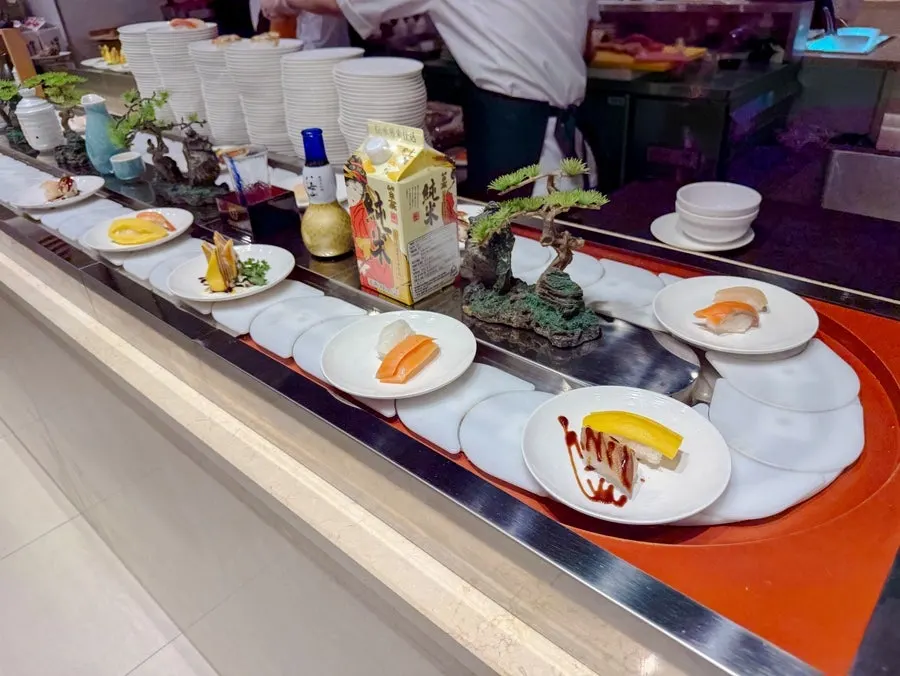 아르베 뷔페에 차려진 다양한 음식