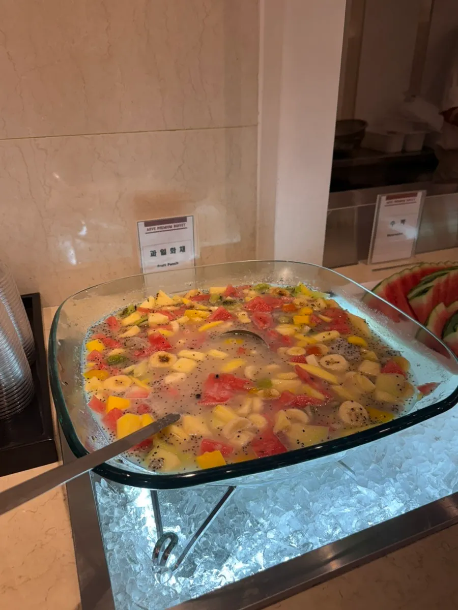 생맥주와 와인, 막걸리가 놓인 주류 코너