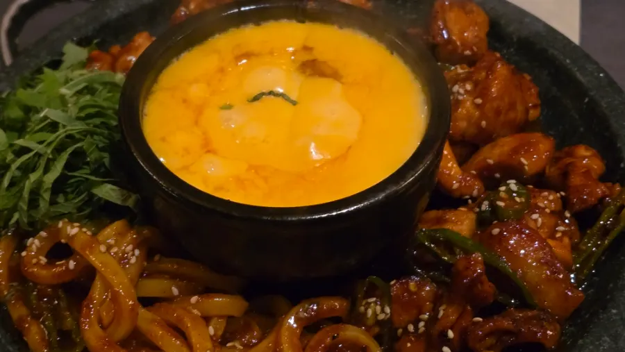 철판에 나온 아리계곡 불닭치즈