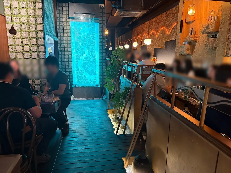 Interior of Ari Gyegok Jonggak decorated with wood and Asian-style decor