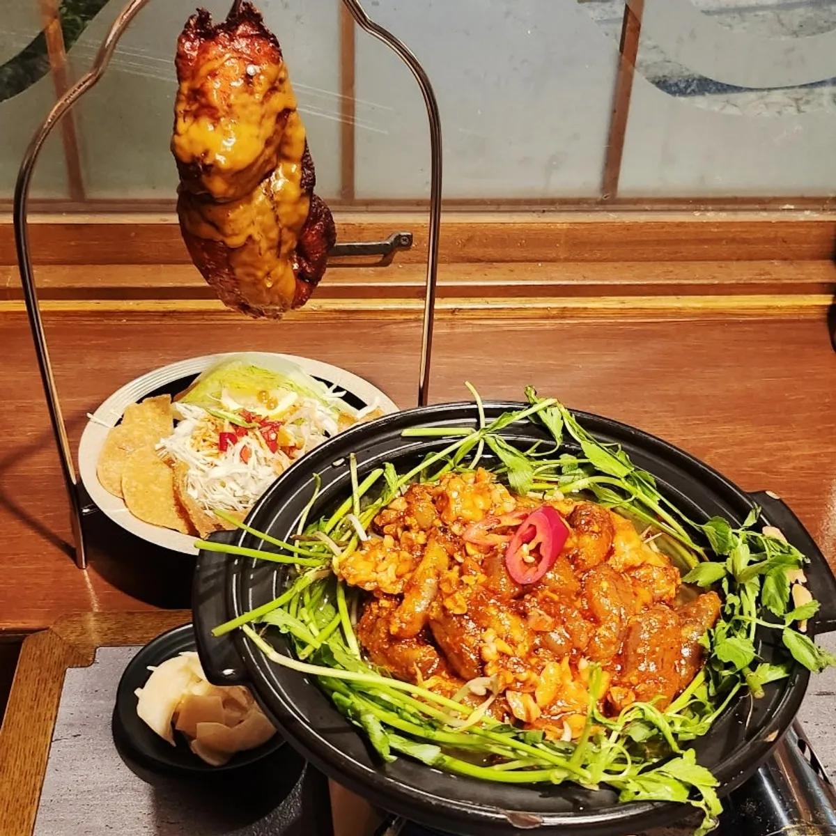 진흙오리전병과 알곤이짬뽕탕 2인 세트 한 상