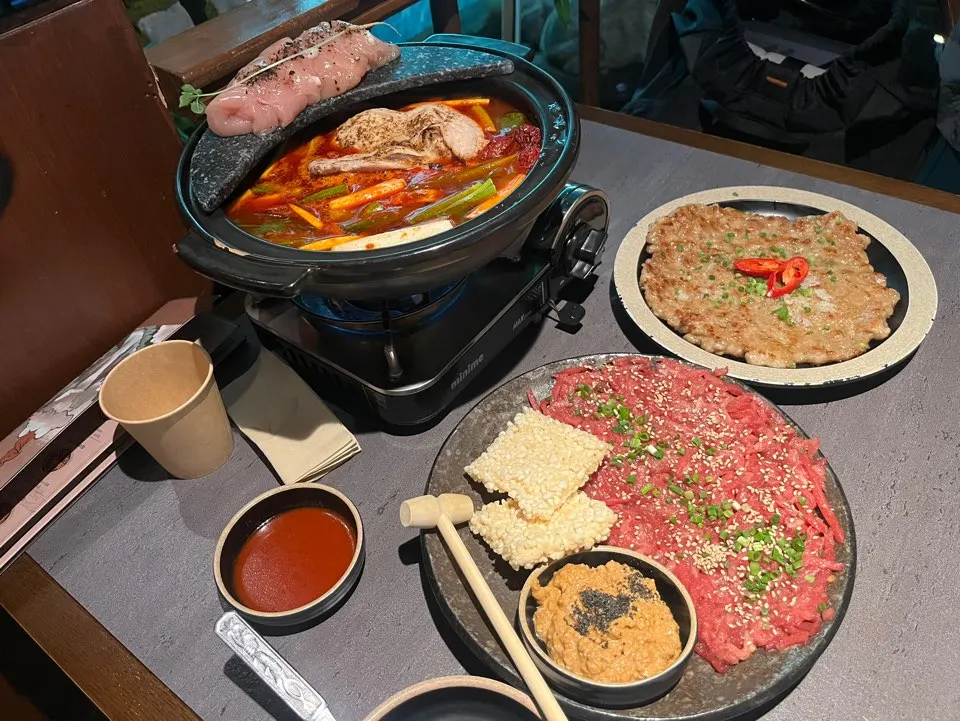 Chicken hot pot and makgeolli on the table at Arigyegok