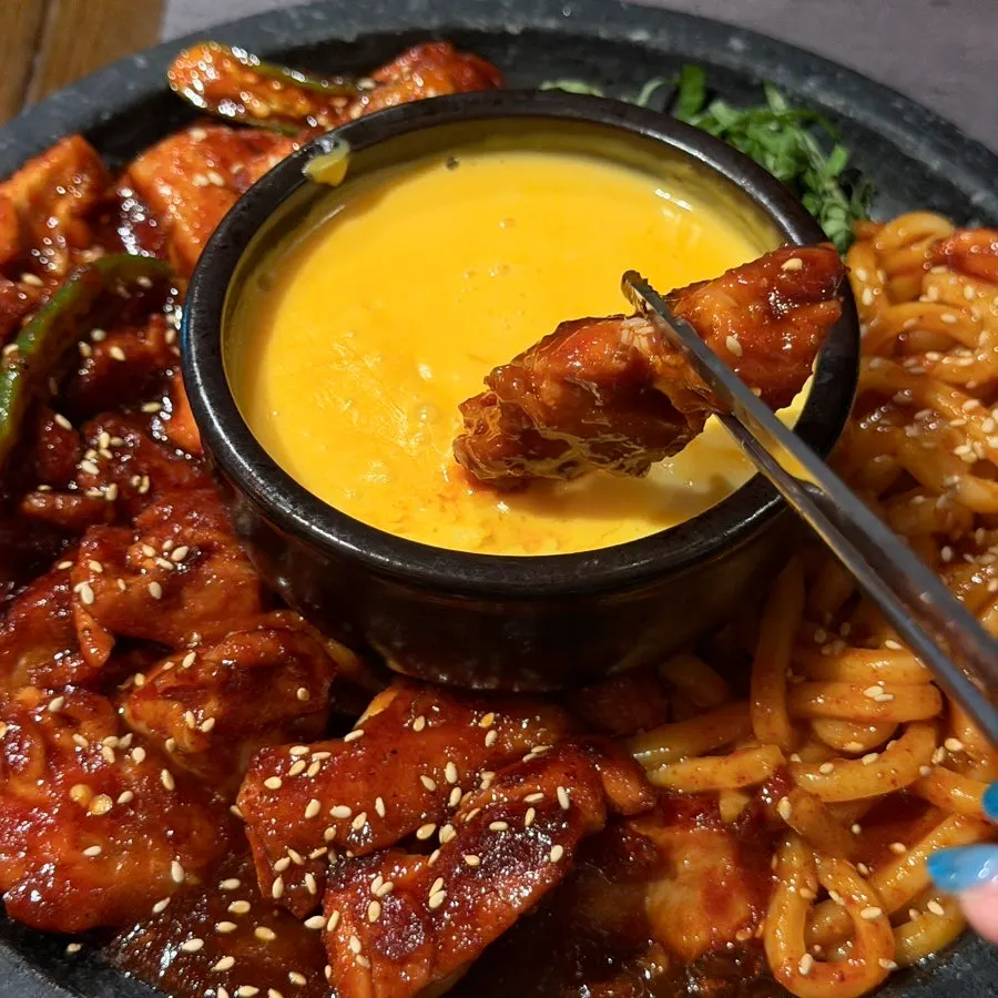 Chicken dish photo at Ari Gyegok, a Korean pub near Jonggak Station