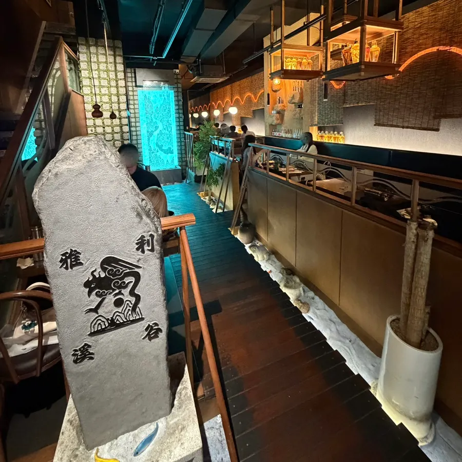 Interior of the first floor entrance at Ari Gyegok Jonggak