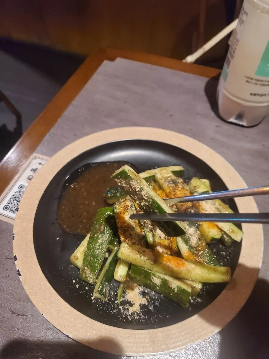 Crisp cucumber in the black sesame cucumber salad