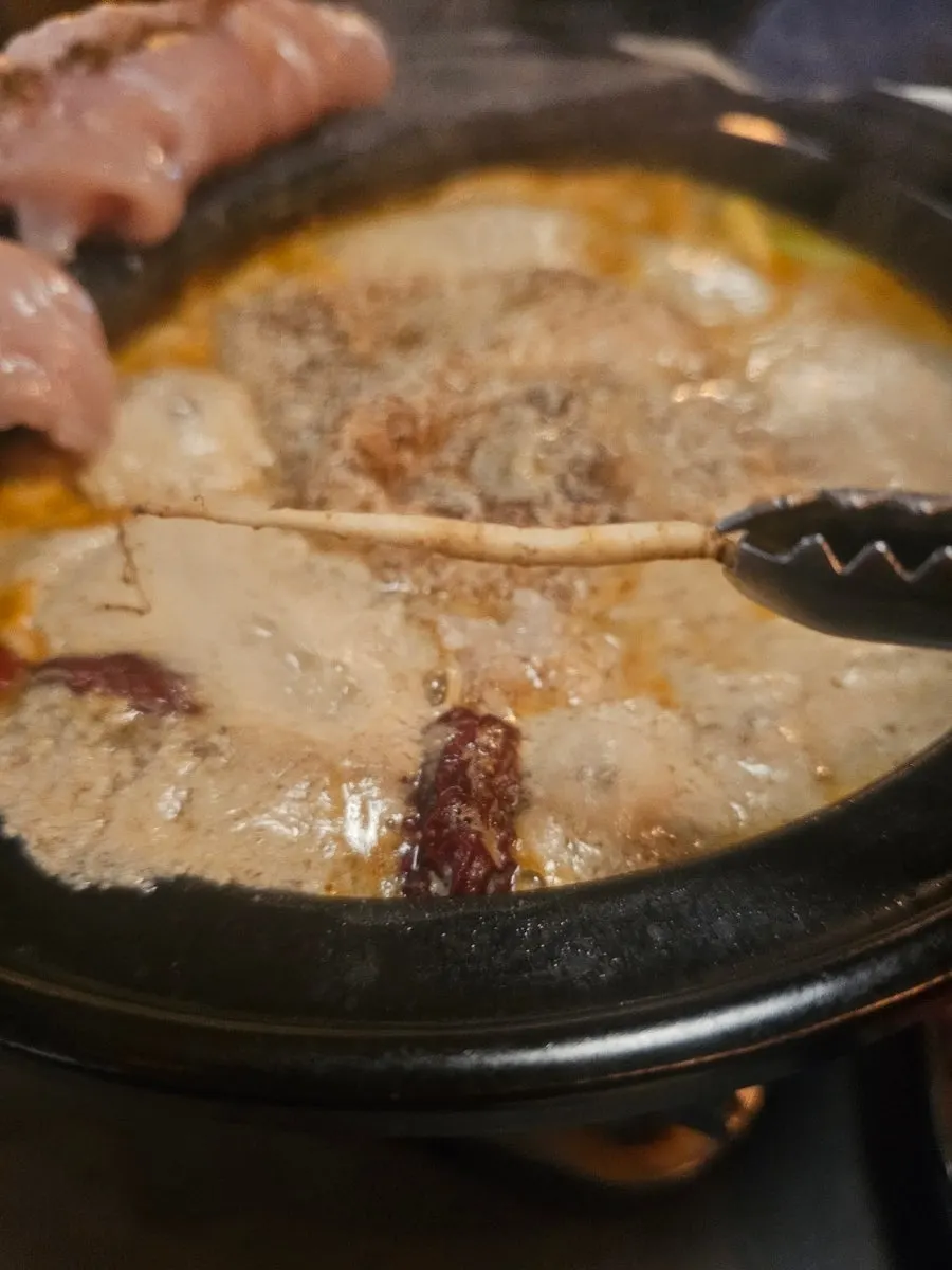 Perilla chicken hot pot with fresh ginseng and jujube