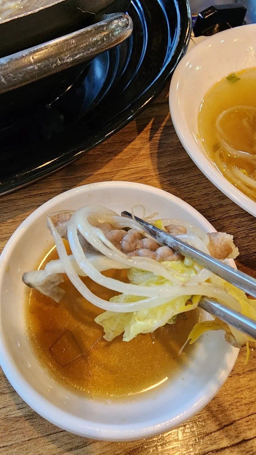 청경채에 소고기를 감싼 한 입
