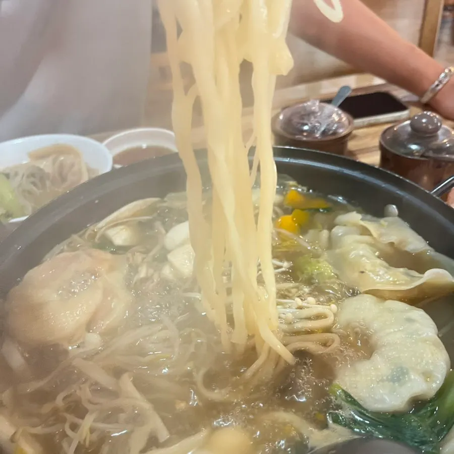 Potongan mandu tangan dan isinya