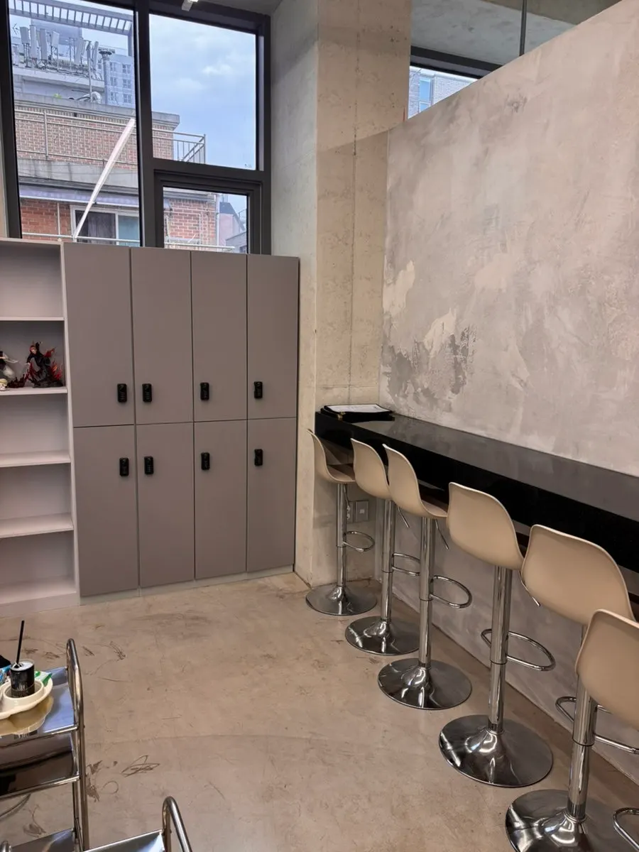 Interior of Arish Hapjeong Muse Hair Salon