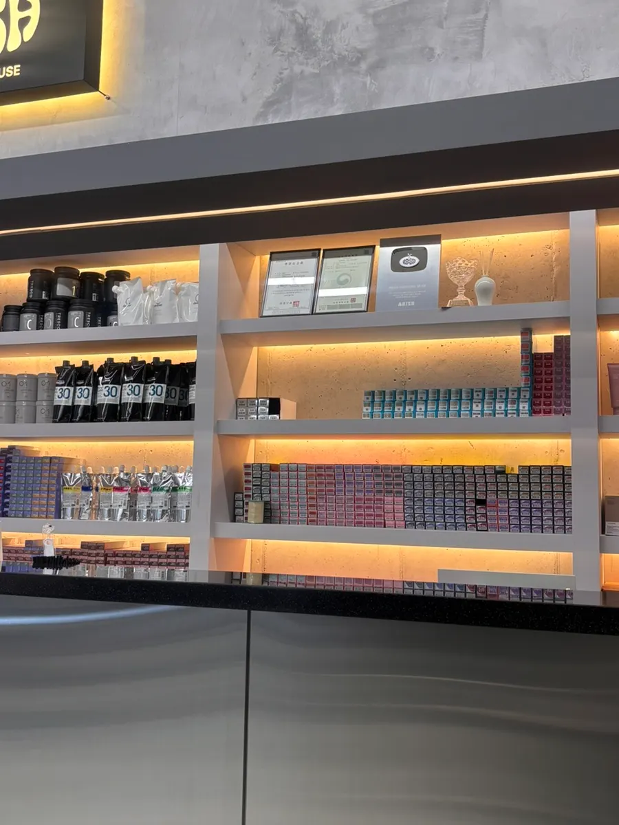 Hip interior design at Arish Hapjeong Muse Hair Salon
