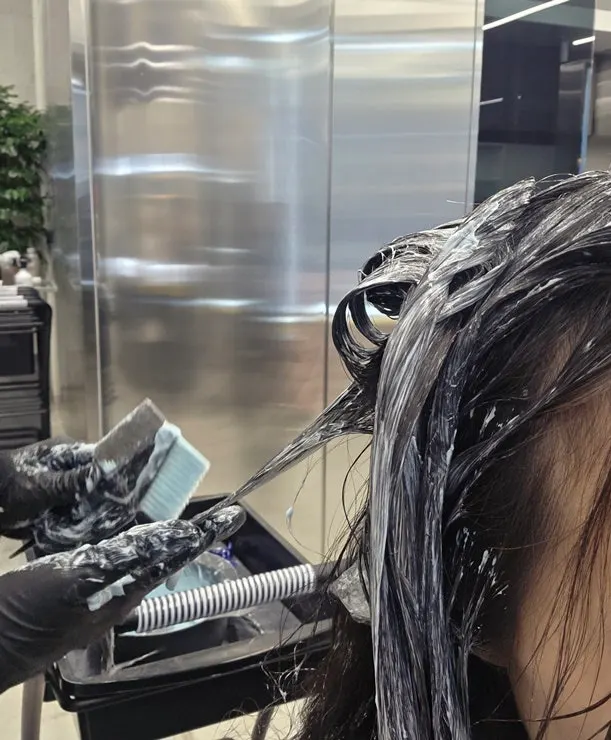Carefully applying Milbon dye