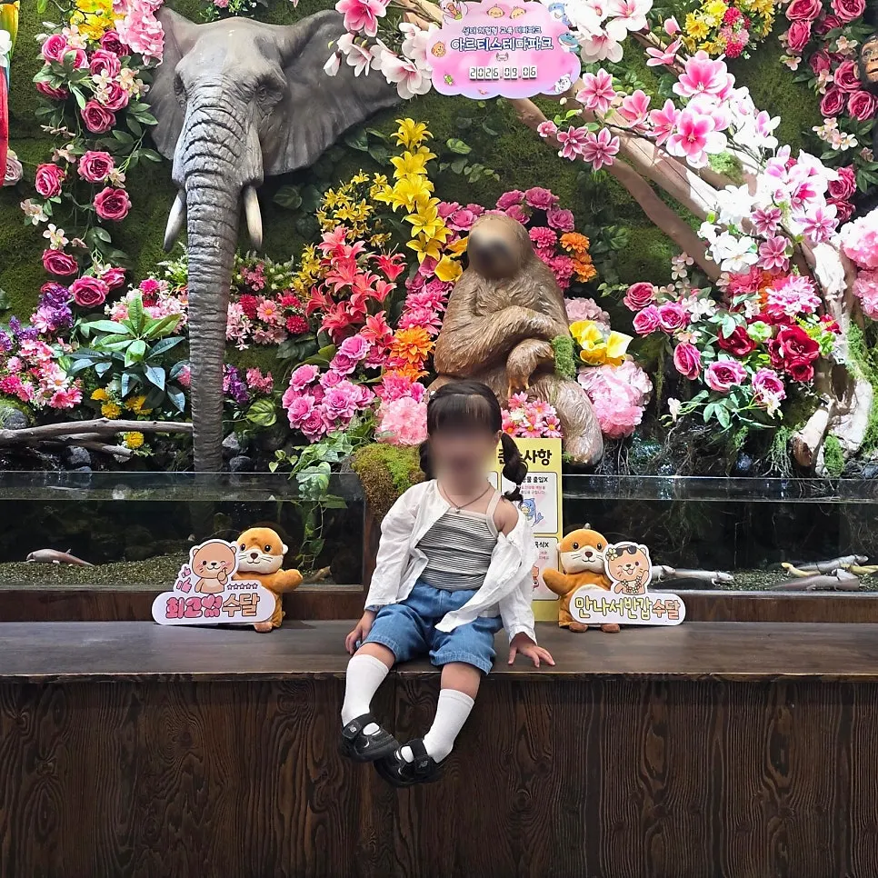 Visiting Artis Theme Park, an indoor zoo in Dongtan