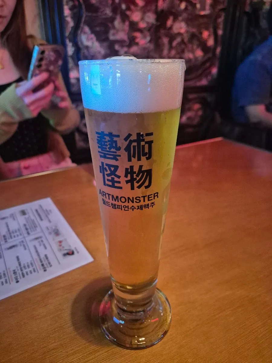 Small glass of Woonjjang craft beer