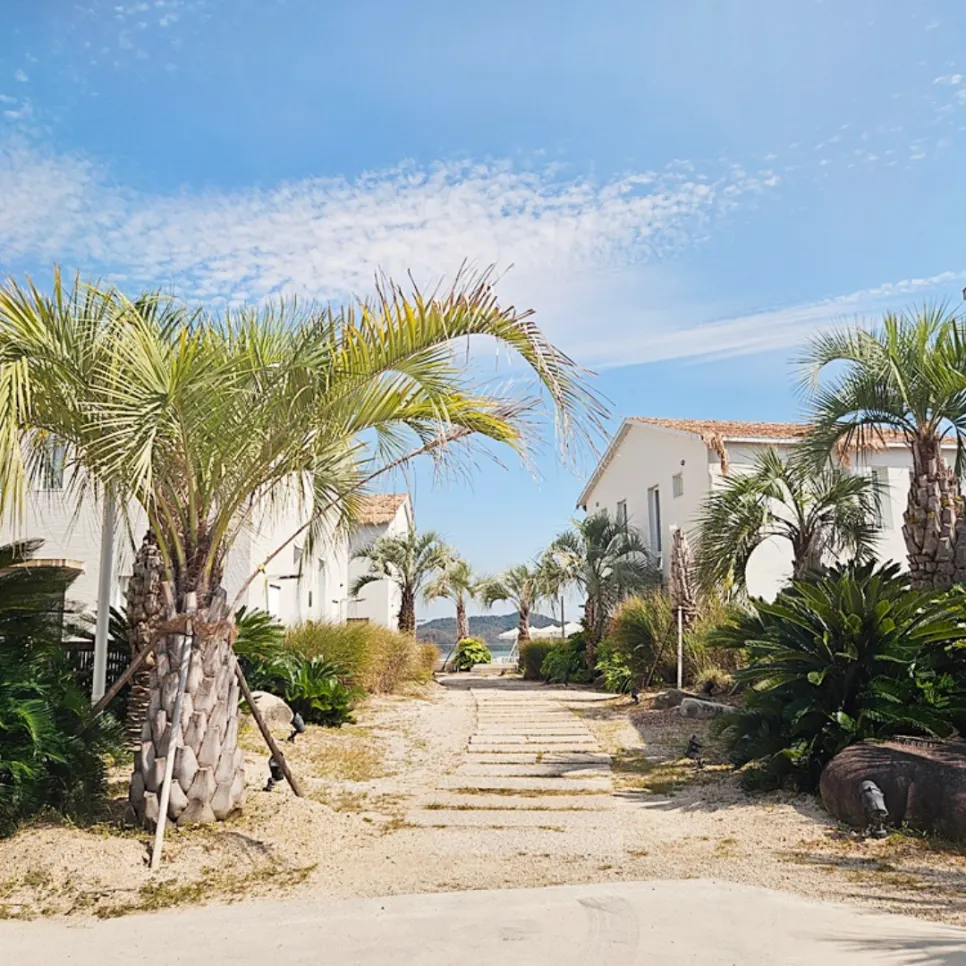 Cover image of the Aruncoast Pool Villa stay review in Hadong