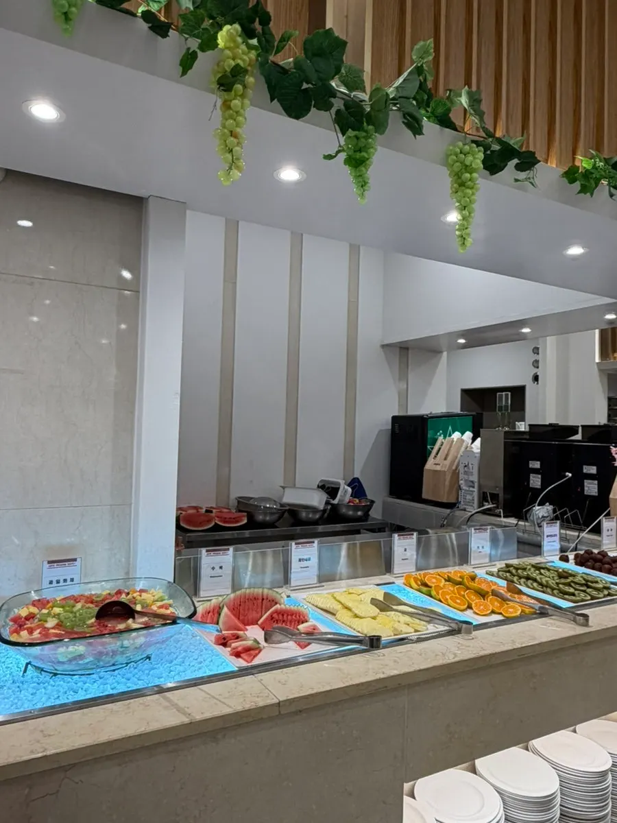 Five kinds of makgeolli displayed at Arbe's buffet