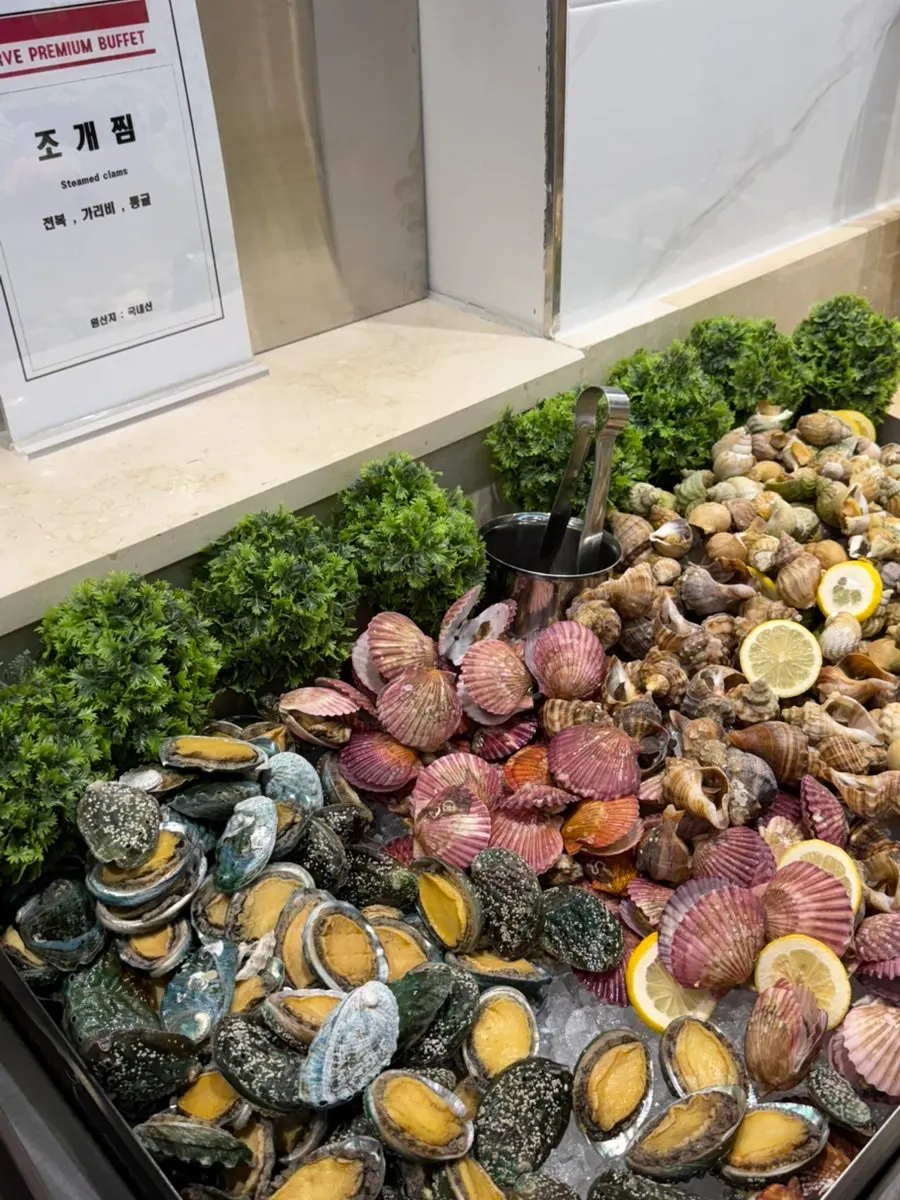 A plate of Arbe's guest buffet food