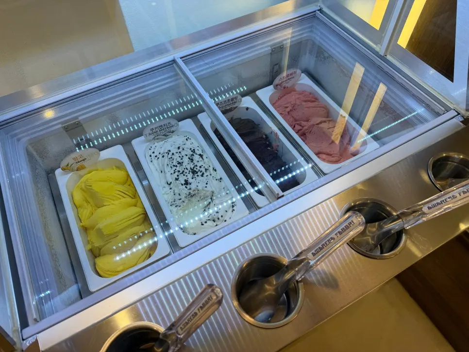 Dessert corner at the Arbe buffet
