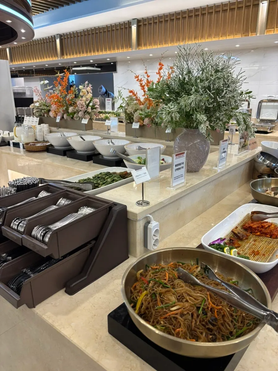 Buffet corner in Arbe Wedding Hall's reception area
