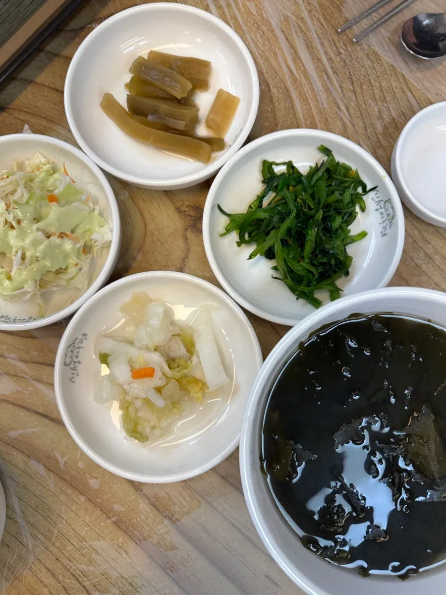 매콤한 양념의 순살 아구찜 한 상